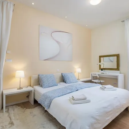 Rona Superior Apartment